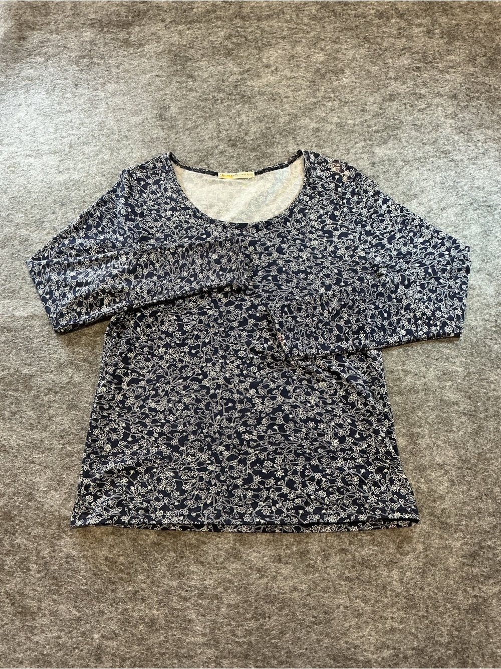 Peruvian Connection Navy and White Floral Long-Sleeve Scoop Top Size L
